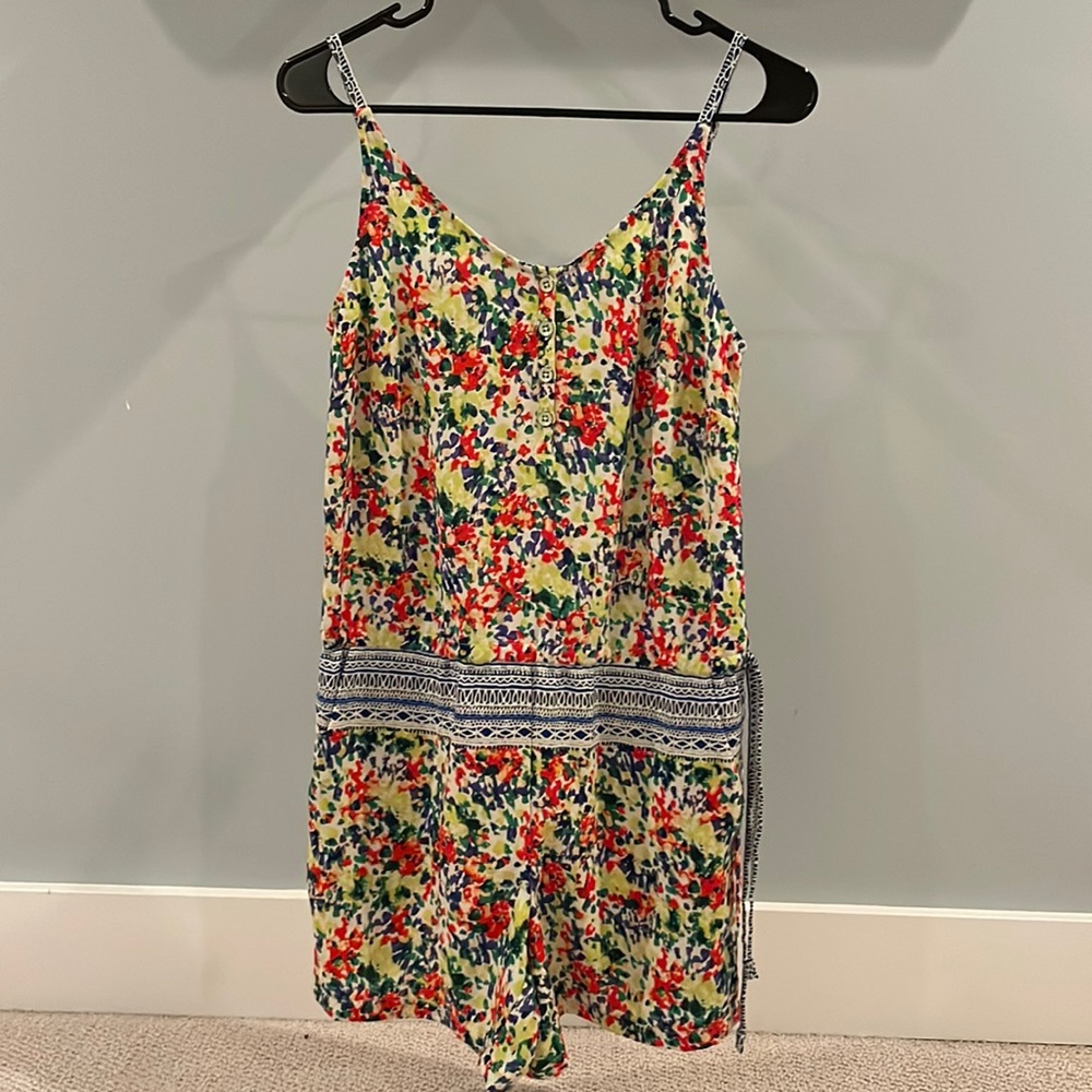 Adorable Cabi romper with pockets, excellent condition